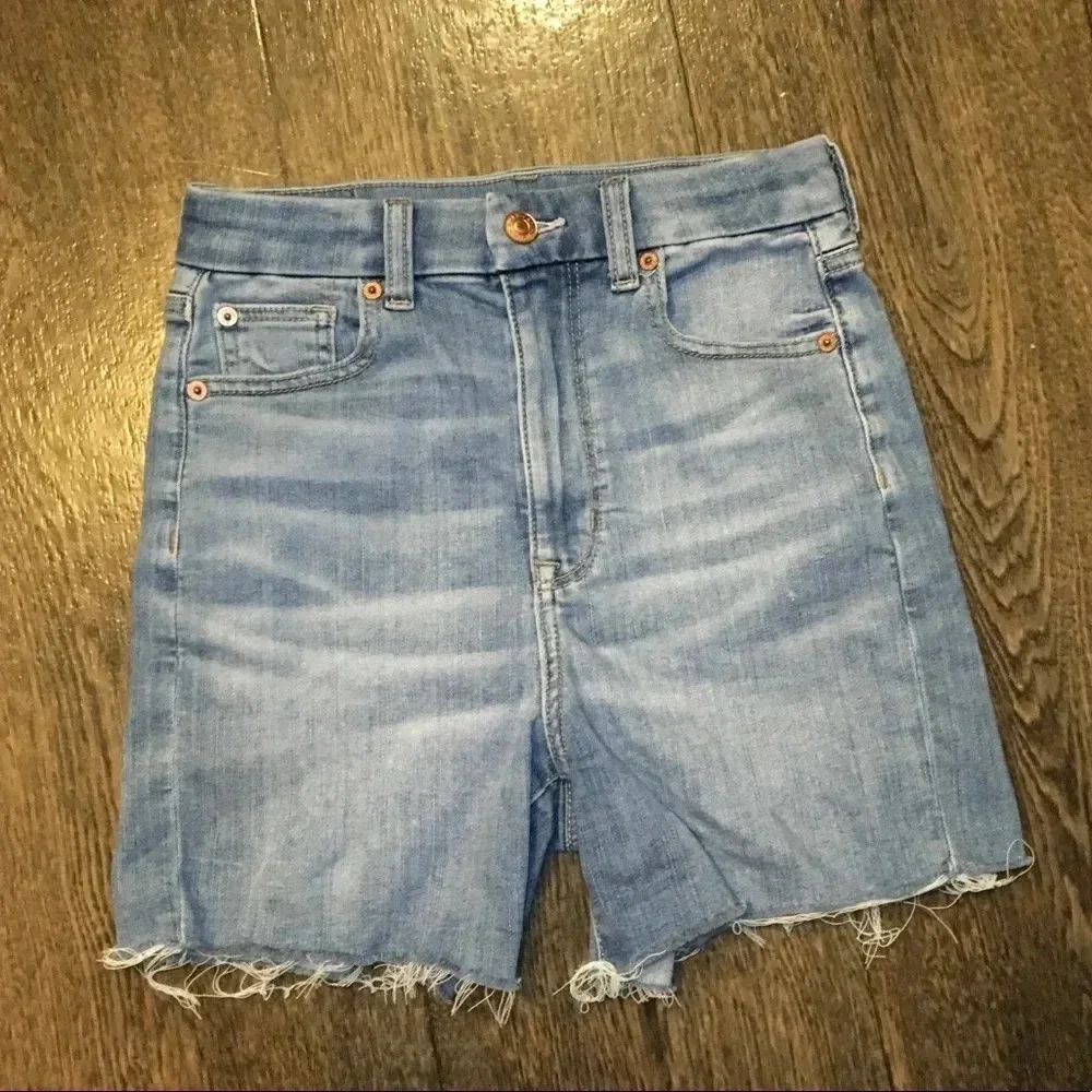 American Eagle Outfitters Curvy Super High Rise Light Wash Denim Shorts Size 0